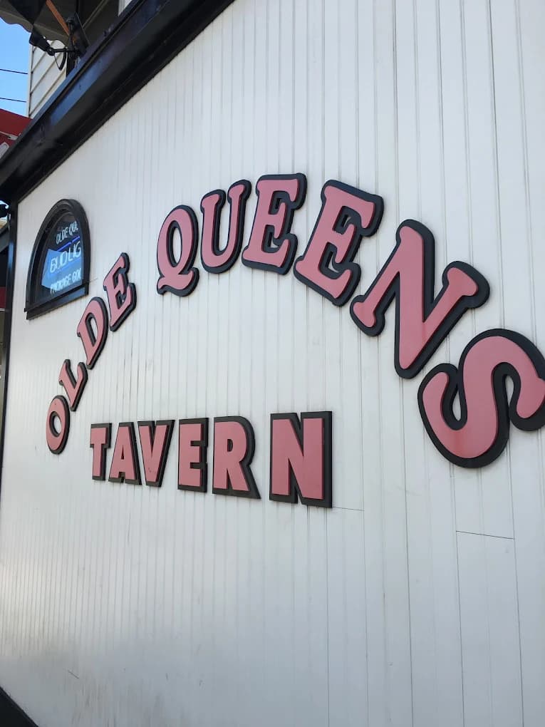 Olde Queens Tavern exterior signage